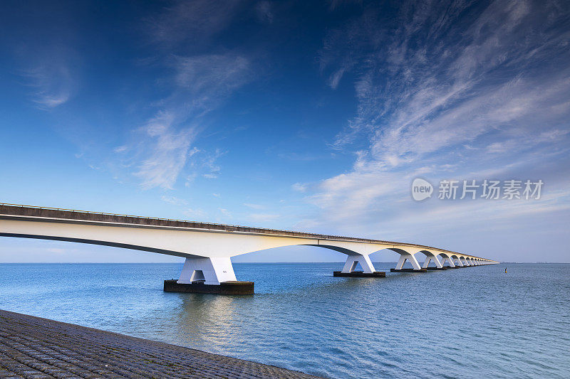 荷兰泽兰省的泽兰大桥(Zeelandbrug, Zeeland Bridge)